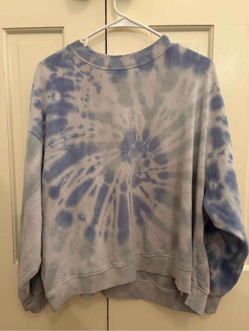 American Eagle oversized crewneck